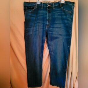 46x32 Mens jeans by wrangler (5 pockets/stretchy)